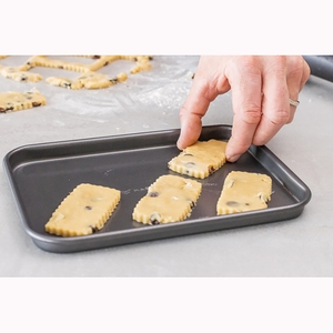 MasterClass Non-Stick Carbon Steel Retangular Baking Tray 24x18cm